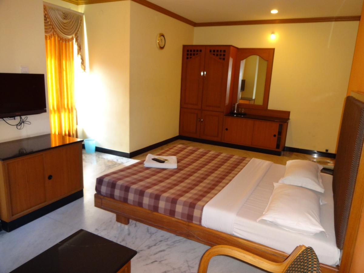 Hotel Grand Palace Kojambuttúr Kültér fotó
