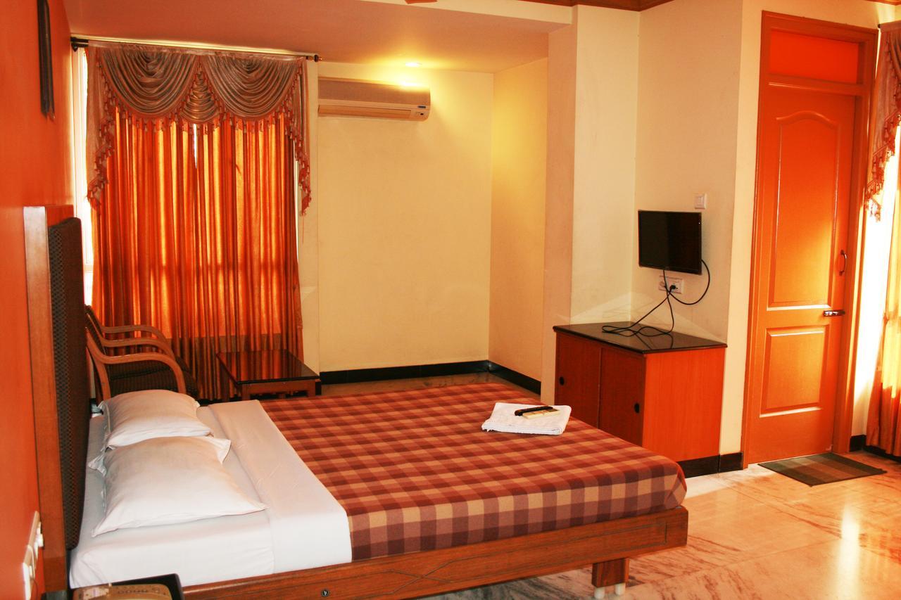 Hotel Grand Palace Kojambuttúr Kültér fotó